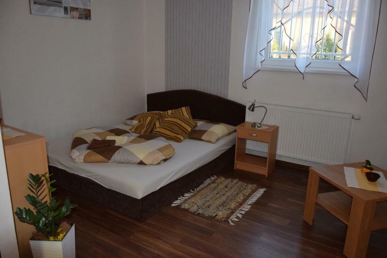 Belany Studios Veľký Meder Esterno foto